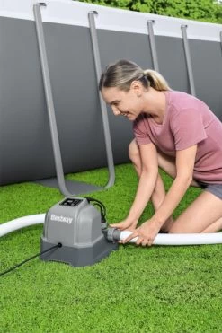 Bestway Zoutwatersysteem (max 22.712 Liter) 9 Bestway Zoutwatersysteem (max 22.712 Liter) -Professionele winkel voor buitensportartikelen 1900 1267 bestway zoutwatersysteem bevestigen