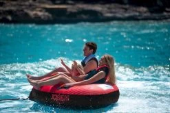 Jobe Triplet Funtube - 3 Persoons 9 Jobe Triplet Funtube - 3 Persoons -Professionele winkel voor buitensportartikelen 230320006 actionshot big resultaat