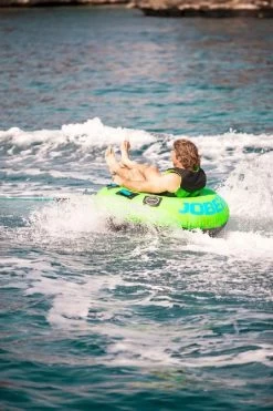 Jobe Rumble Funtube Green - 1 Persoons -Professionele winkel voor buitensportartikelen 900 600 238820001 actionshot 4 big 1